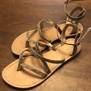 🌸3/$15 Strapped snake skin flat sandals
